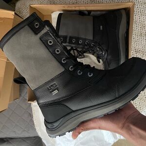 UGG Womens Black and Gray Lace-Up Boots